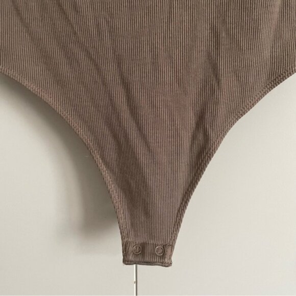 Aritzia Wilfred Notch Neck Body Suit - Picture 5 of 5
